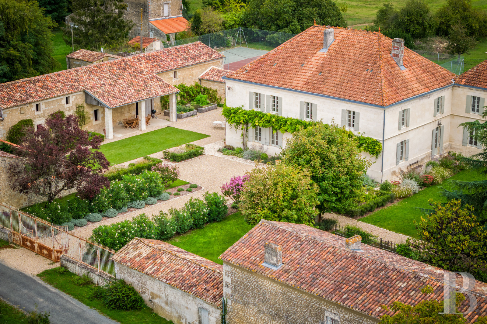 A former vineyard converted into a family home in Charente-Maritime, between Saintes and Royan - photo  n°5